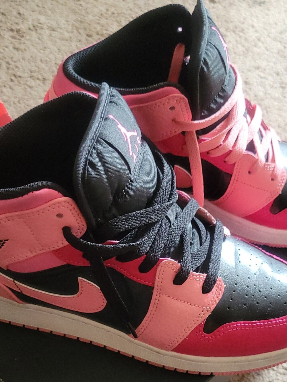 Air Jordan 1 Mid SE Pink Black GS Youth Size 7Y